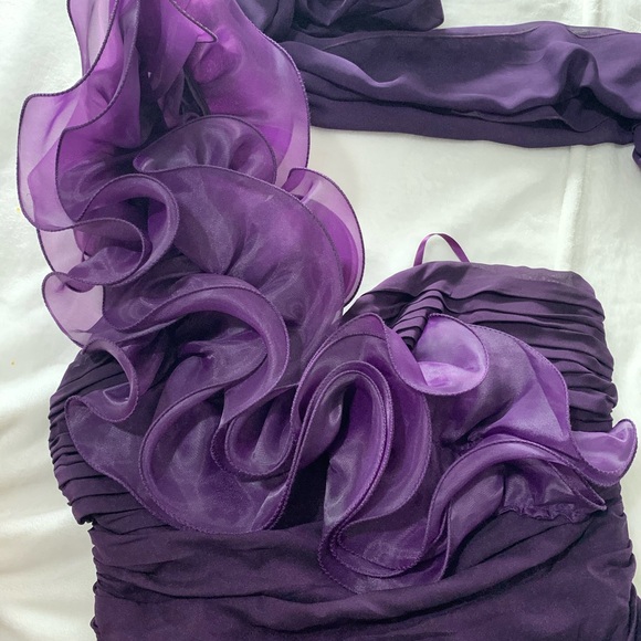 Formal Dress - Picture 2 of 5